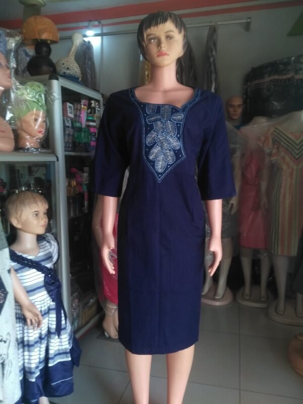 Robe en pagne tissé brodé