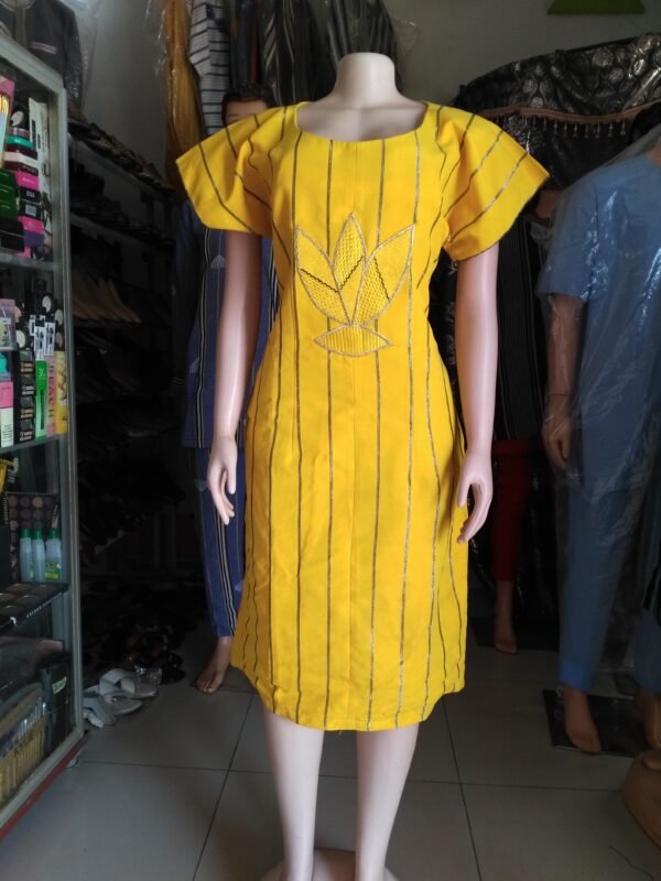 Robe en pagne tissé brodé
