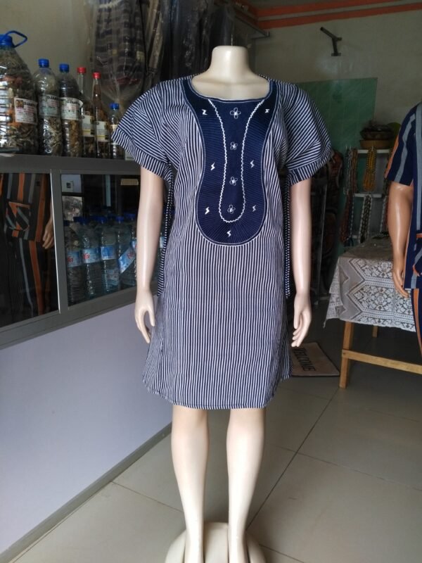 Robe en pagne tissé brodé – Image 4