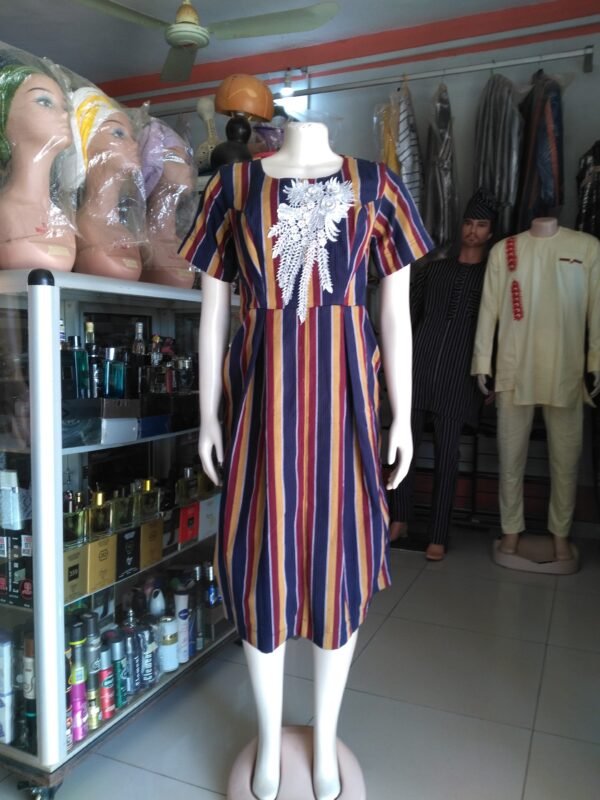 Robe en pagne tissé brodé – Image 6
