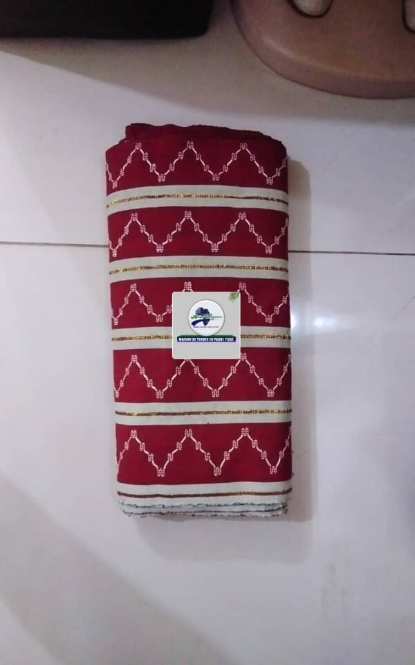 Pagne tissé à motif rouge