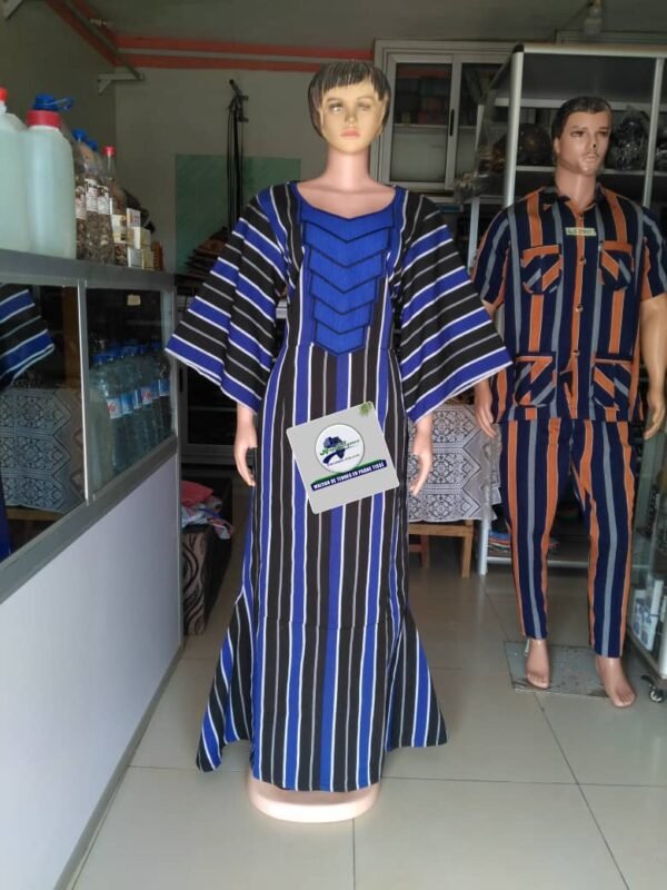 Longue robe dame en page tissé brodé bleu