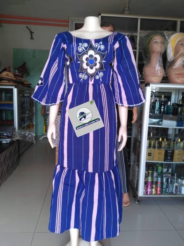 Longue robe dame en page tissé brodé bleu 1