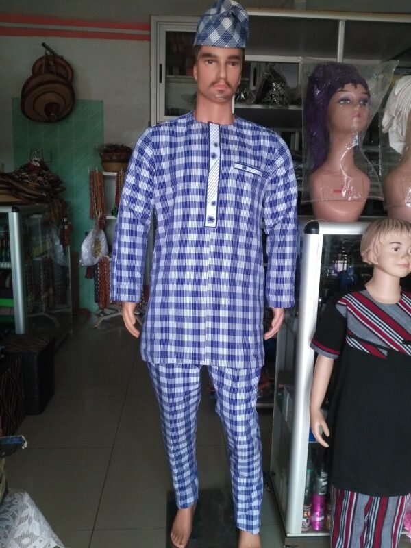 Trois pièces agbada en pagne tissé bleu blanc – Image 2