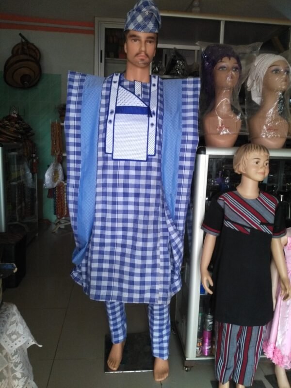 Trois pièces agbada en pagne tissé bleu blanc