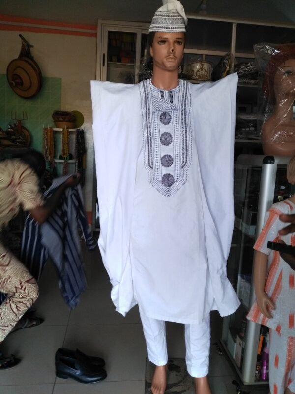Trois pièces agbada en pagne tissé blanc